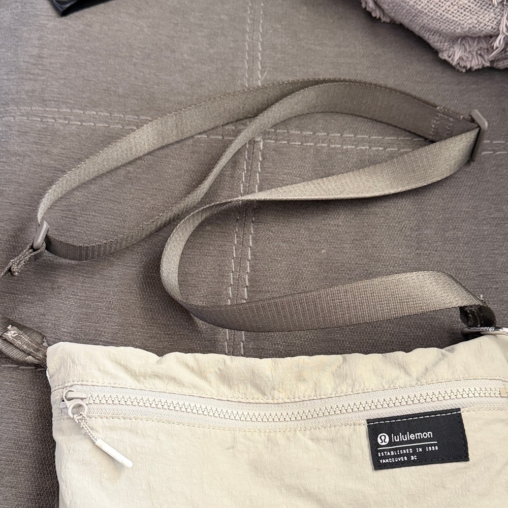 Lululemon Cream and Gray Crossbody Belt Bag - Picture 5 of 5